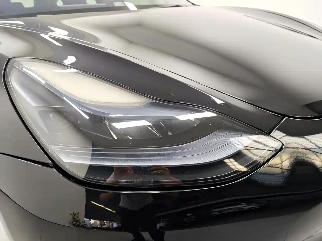 Tesla Model 3 — миниатюра 7