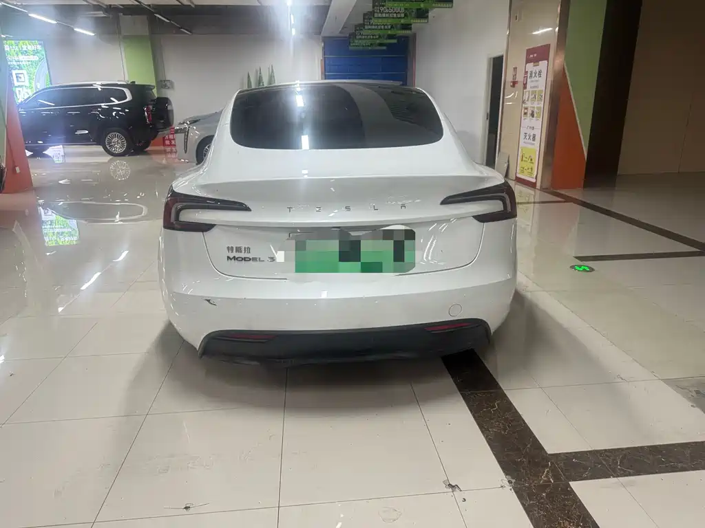 Tesla Model 3 — миниатюра 9
