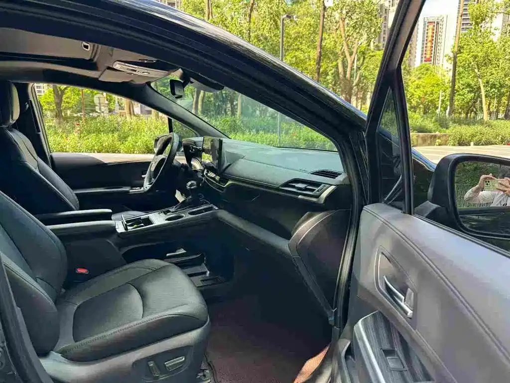 Toyota Sienna 2023 2.5L Luxury