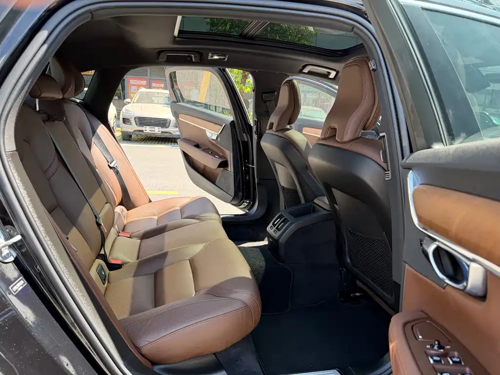 Volvo S90 — миниатюра 10