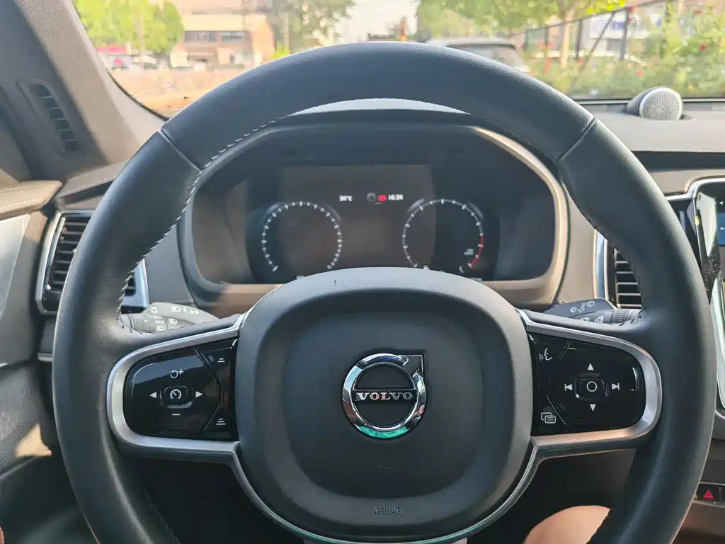 Volvo XC90 2022 B6 Luxury 7 мест