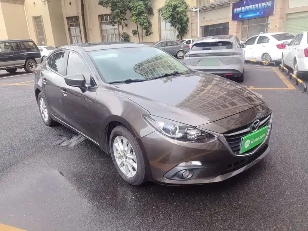 Mazda Mazda3 3 2016 1.5L AT Luxury