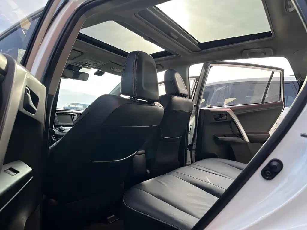 Toyota RAV4 — миниатюра 3