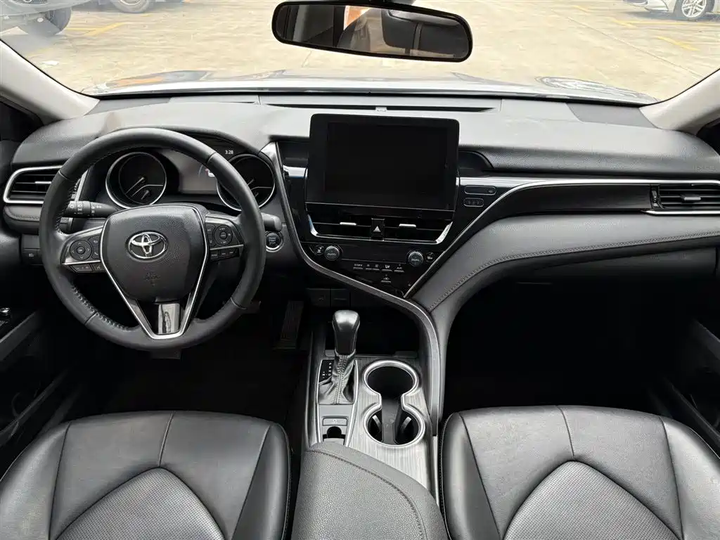 Toyota Camry 2023 2.0G Luxury