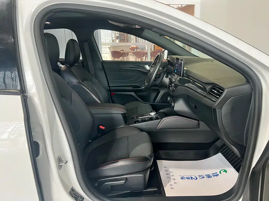 Ford Focus 2020 EcoBoost 180 AT ST Line
