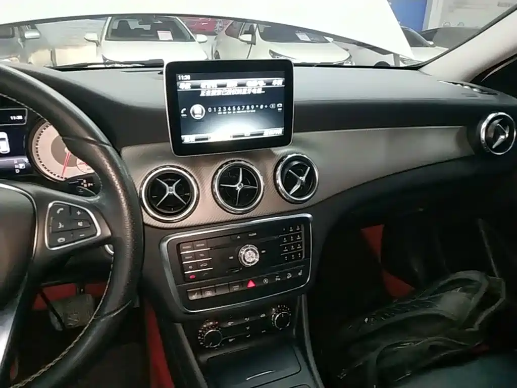 Mercedes-Benz GLA — миниатюра 13