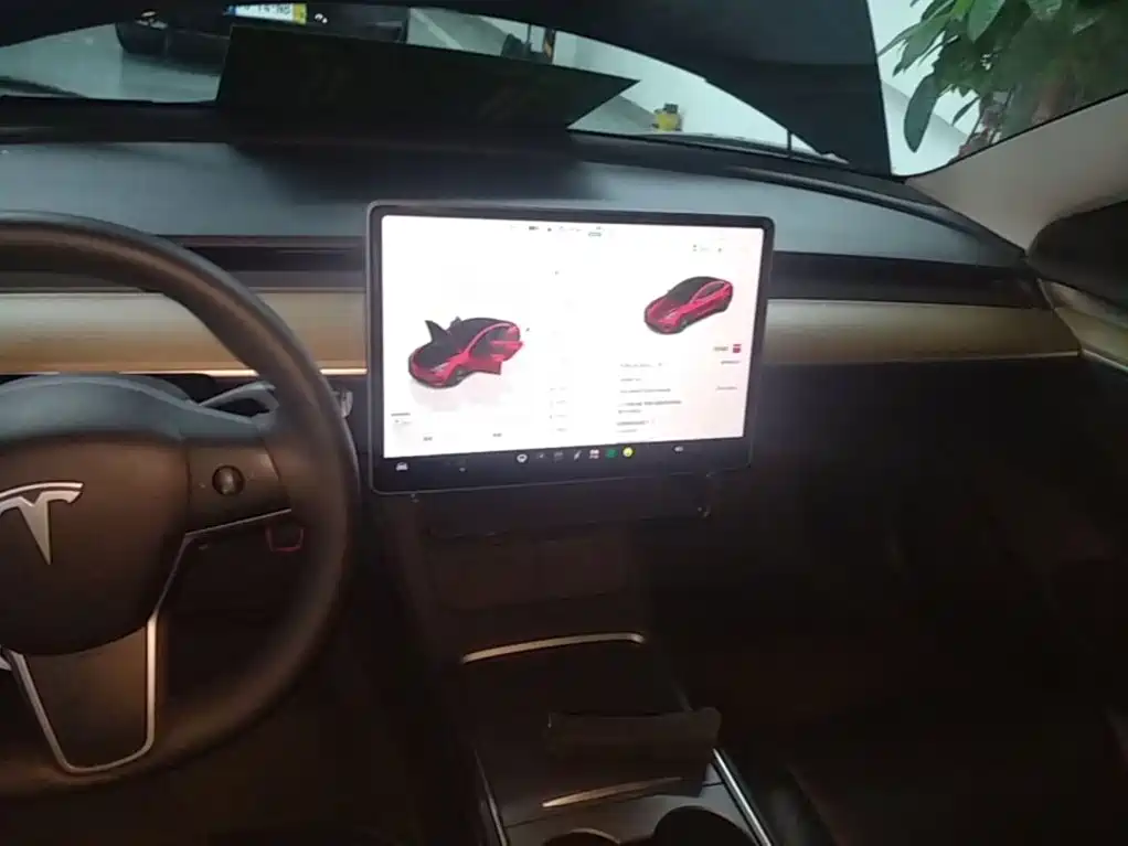 Tesla Model 3 — миниатюра 10