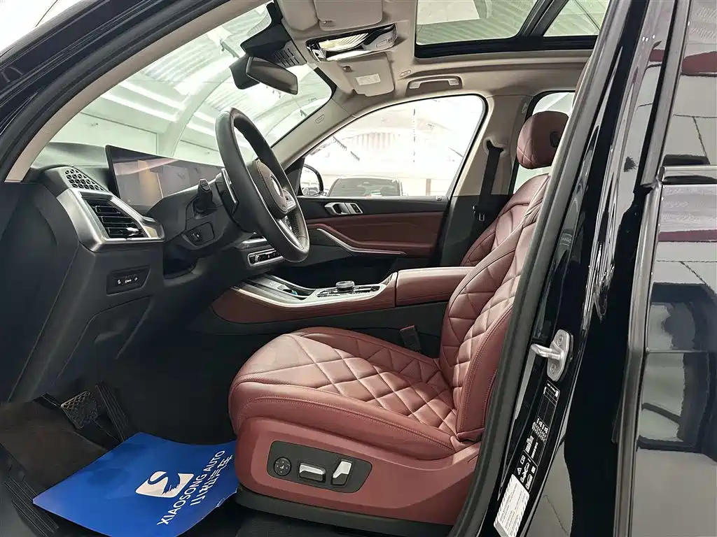 BMW X5 2023 xDrive 30Li Premium M Sport