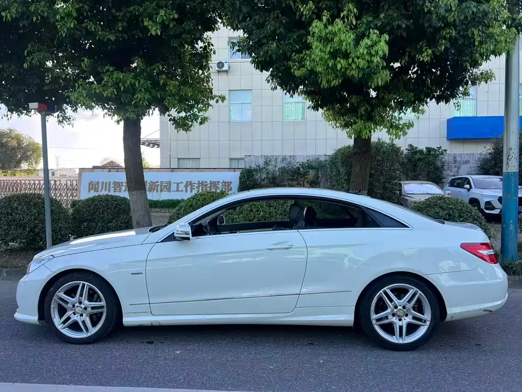 Mercedes-Benz E-Class (Import) — миниатюра 3