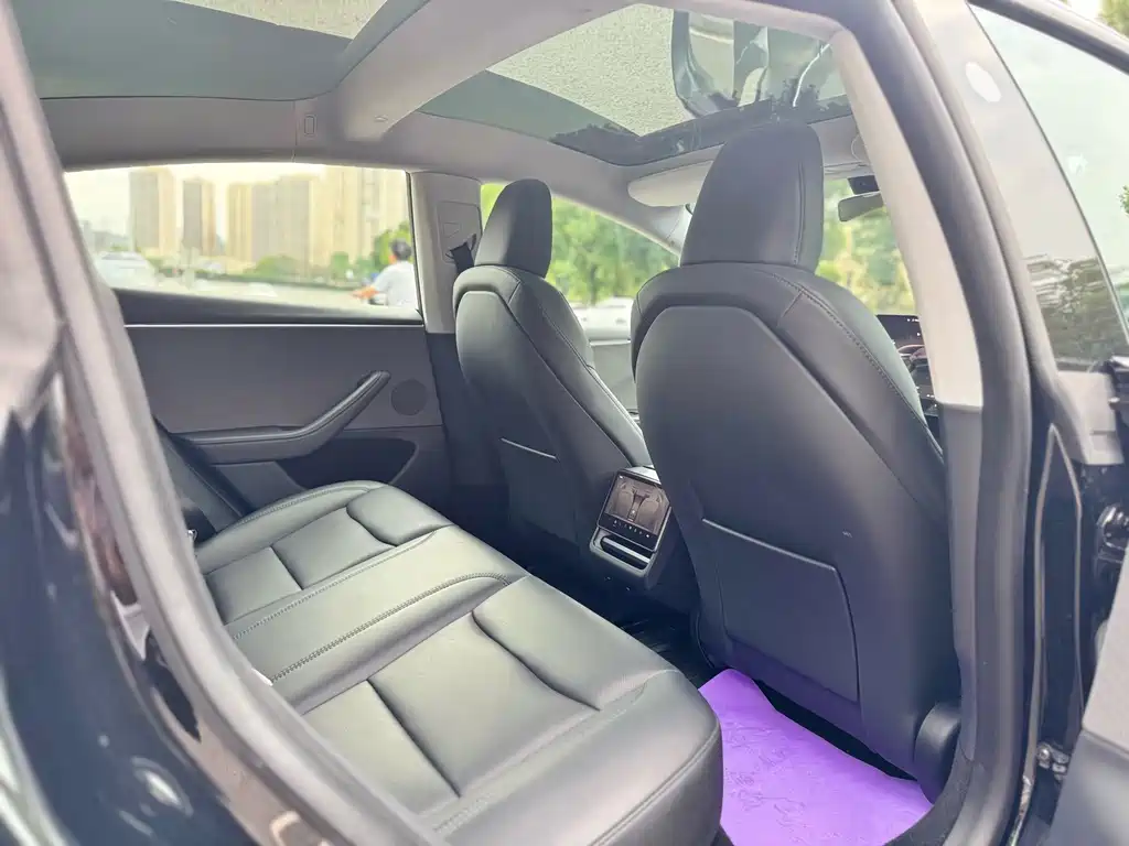 Tesla Model 3 — миниатюра 8