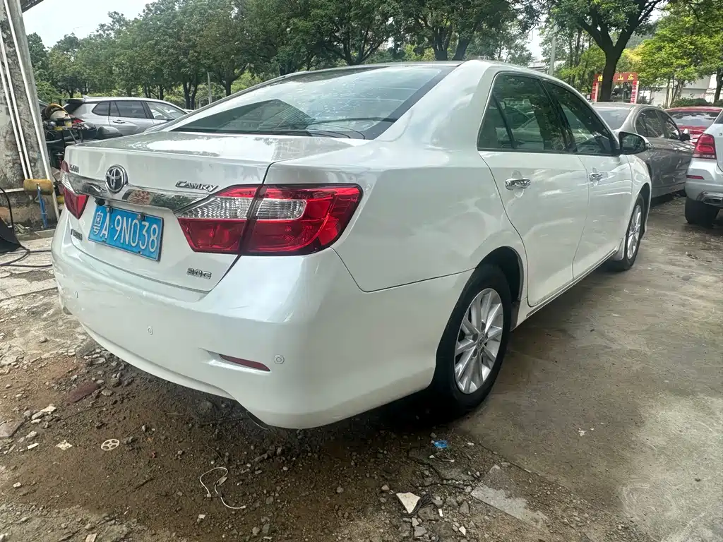 Toyota Camry — миниатюра 3