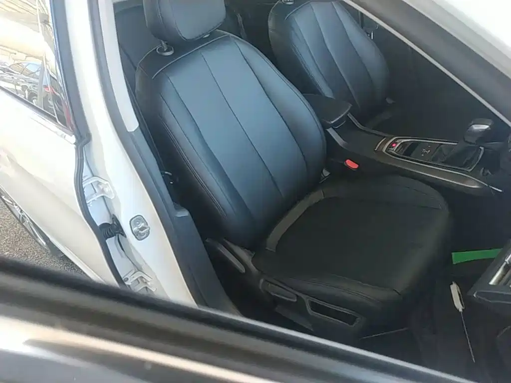 Peugeot 408 — миниатюра 25
