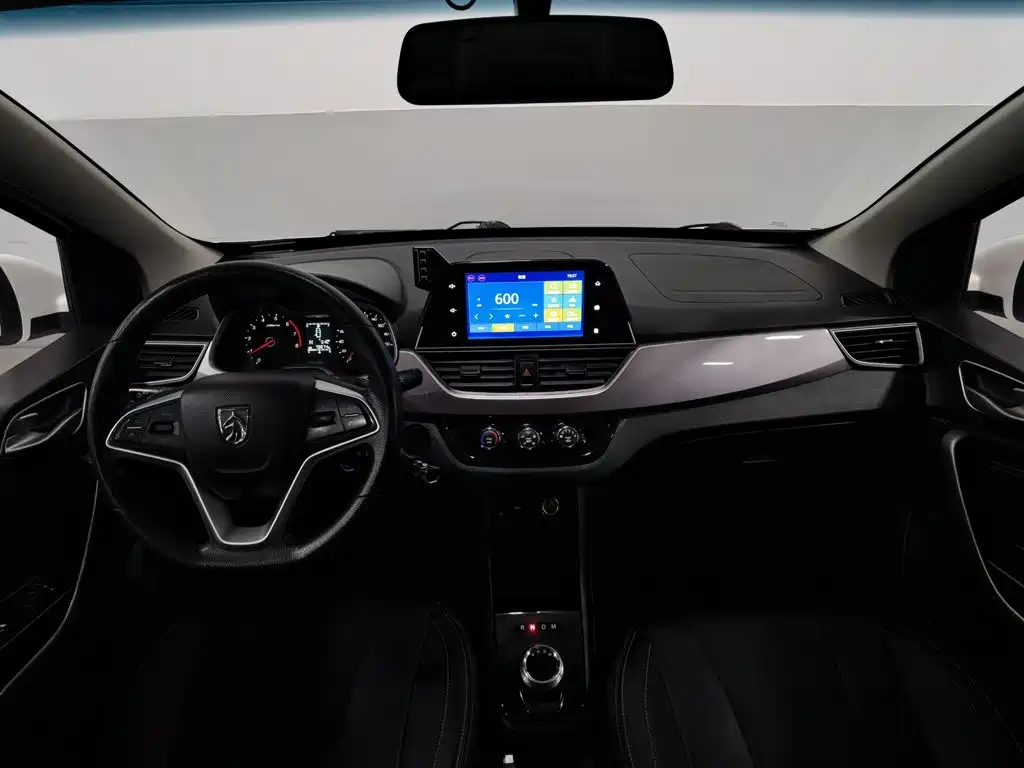 Baojun 310W — миниатюра 5