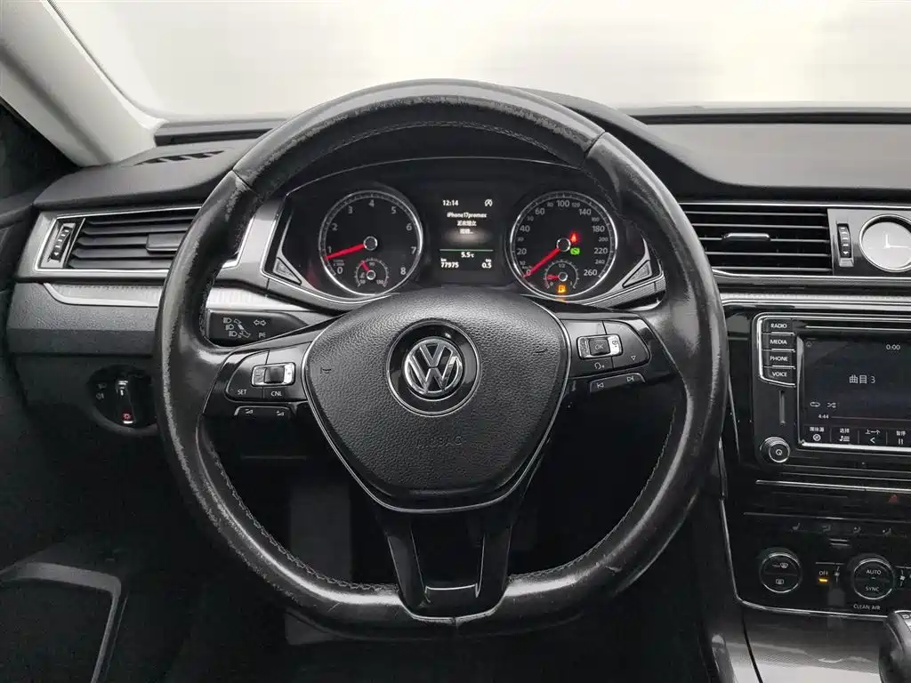 VOLKSWAGEN PASSAT