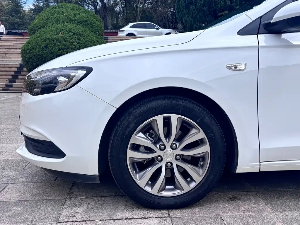 Buick Excelle — миниатюра 10