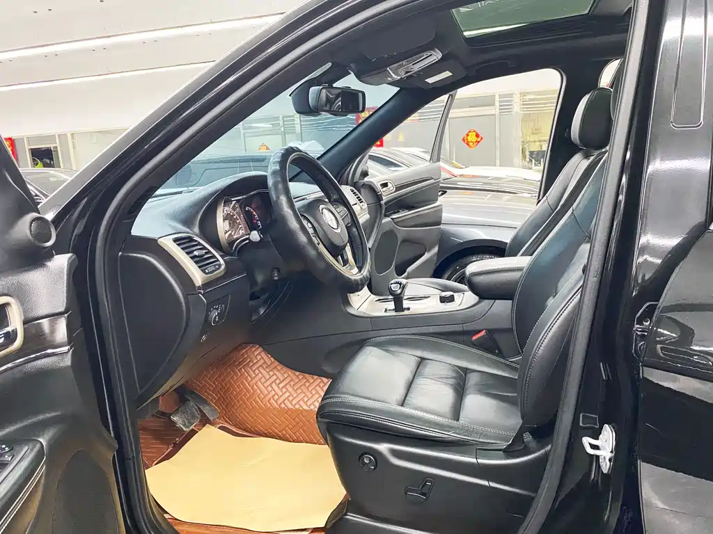 Jeep Grand Cherokee (Import) — миниатюра 7