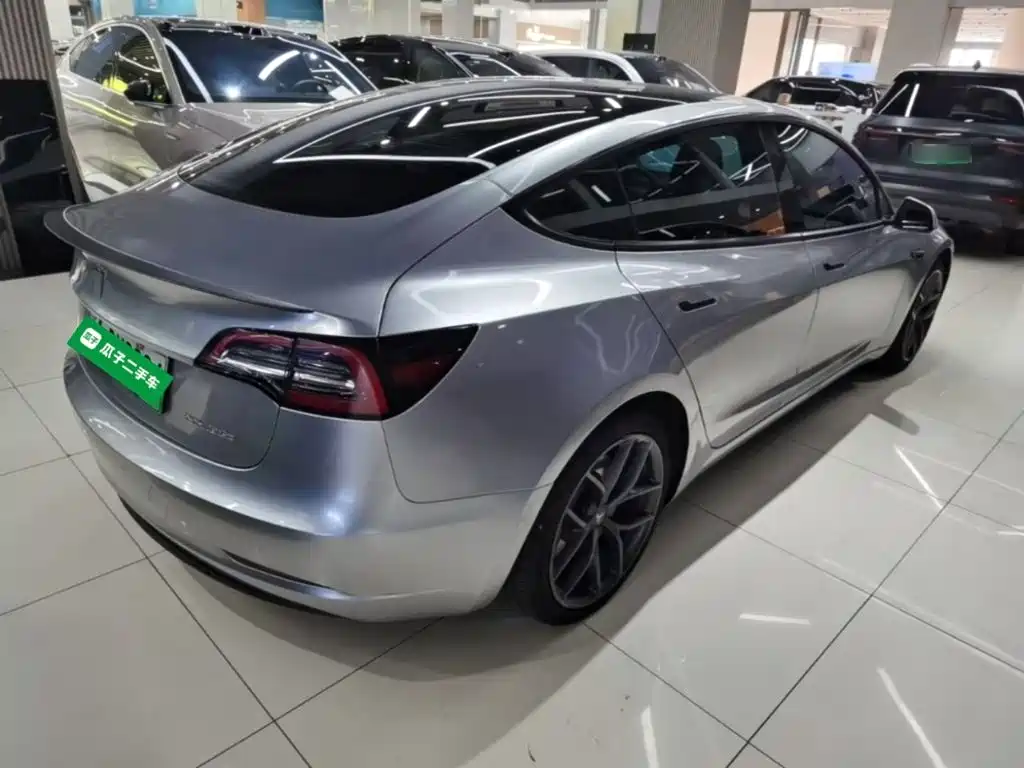 Tesla Model 3 — миниатюра 7