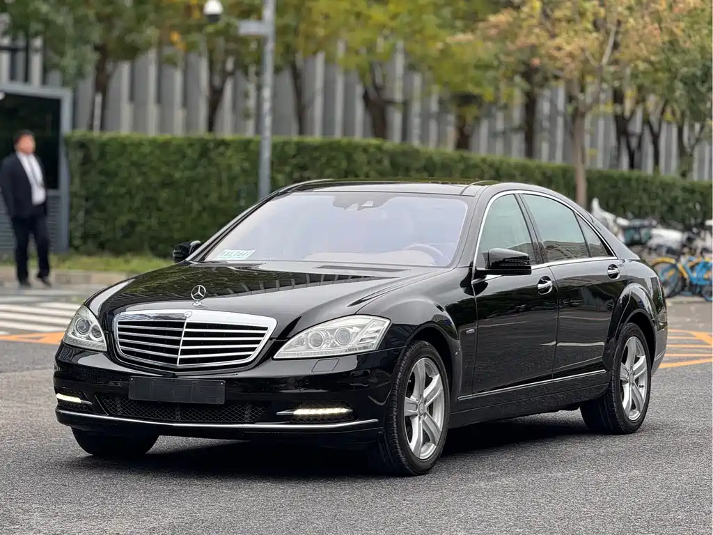 Mercedes-Benz S-Class 2011