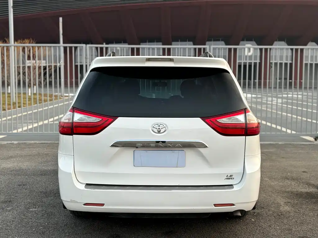 TOYOTA SIENNA