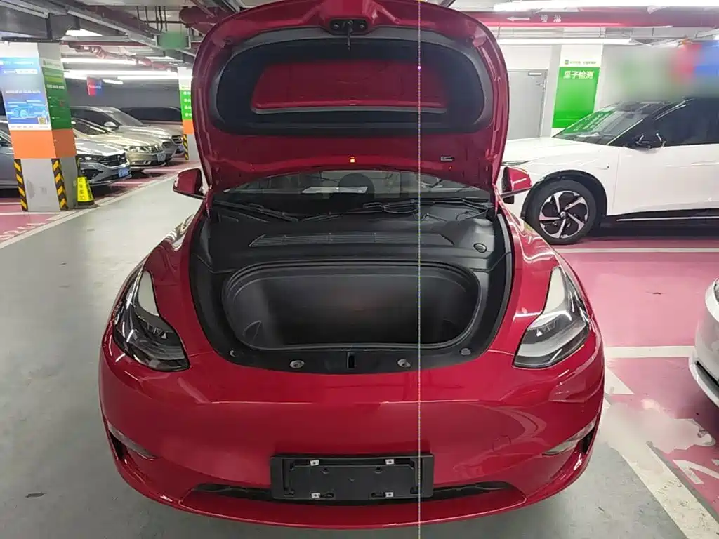 Tesla Model Y — миниатюра 20