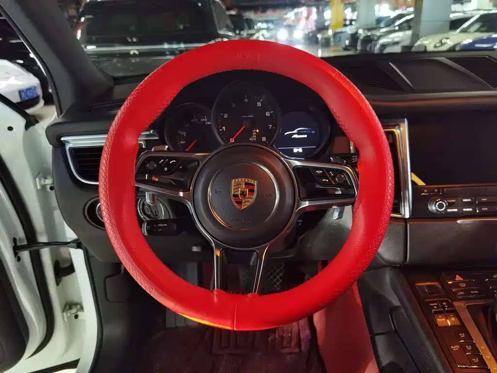 Porsche Macan — миниатюра 9