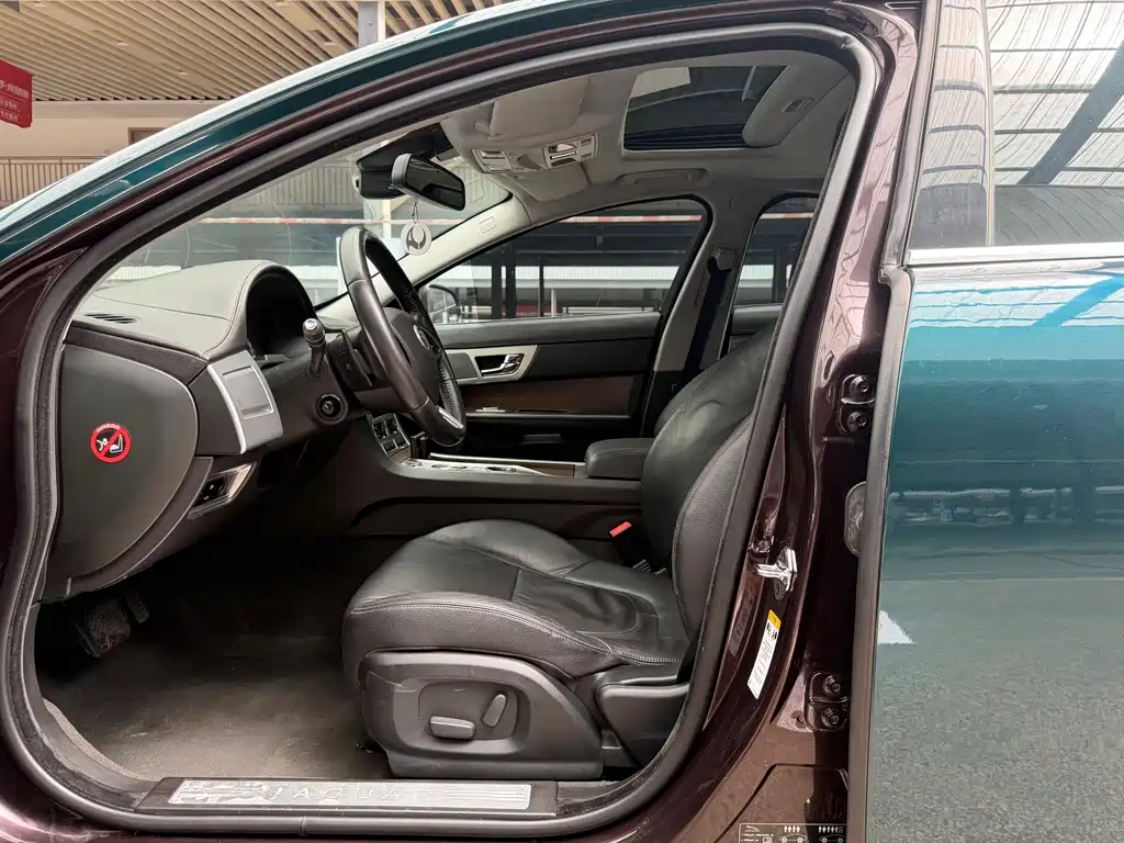 Jaguar XF — миниатюра 9