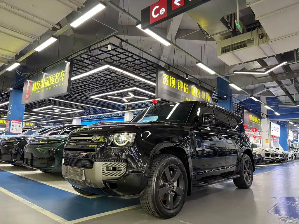 Land Rover Defender 2024