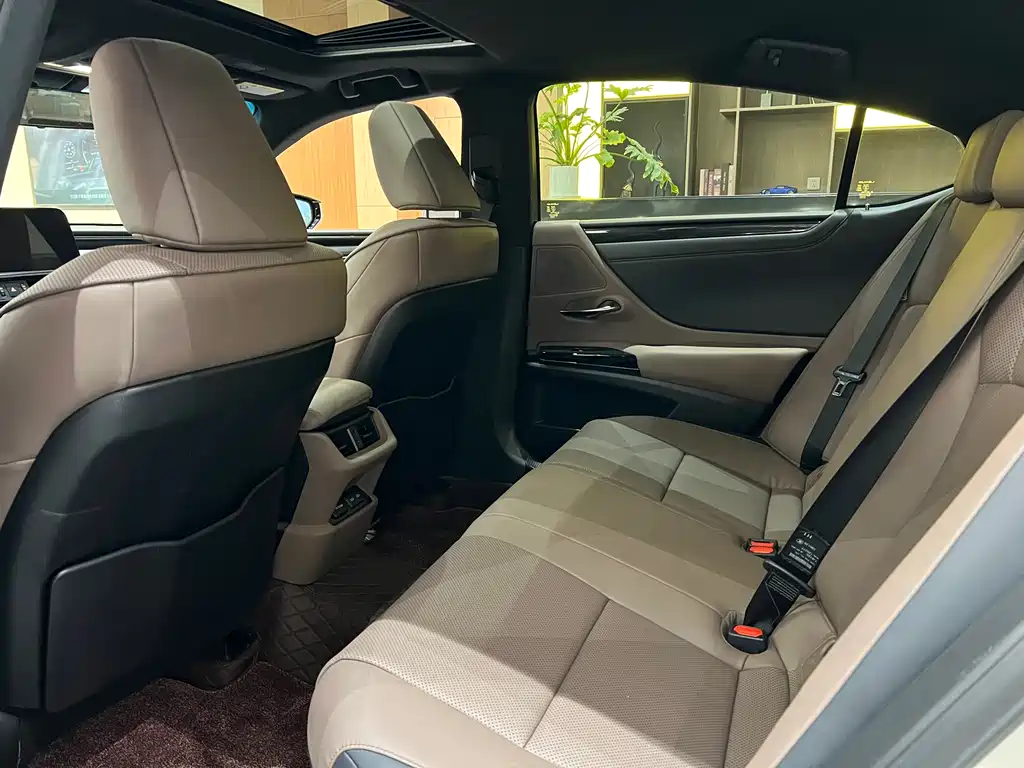 LEXUS  ES