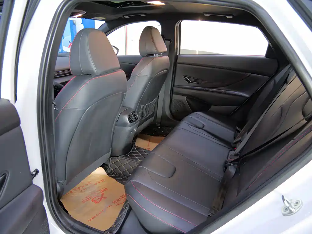 Hyundai Elantra — миниатюра 9