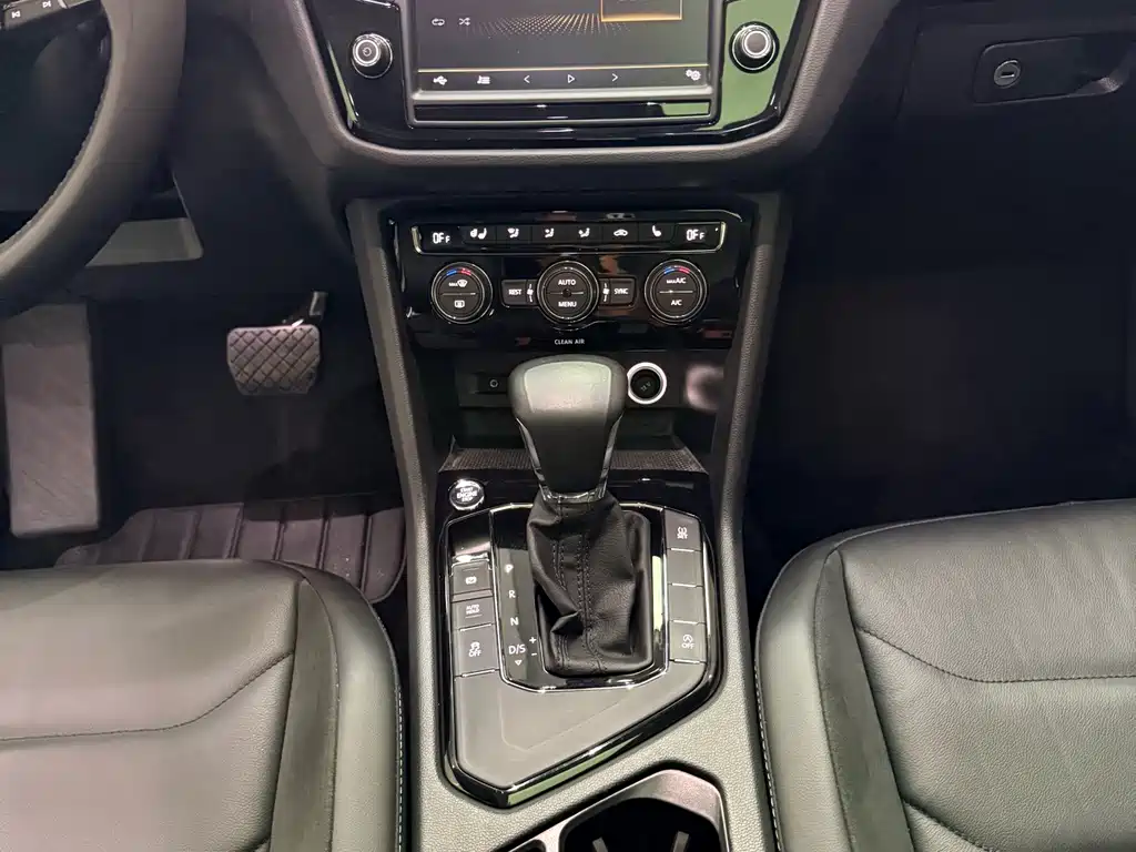 Volkswagen Tiguan L — миниатюра 15