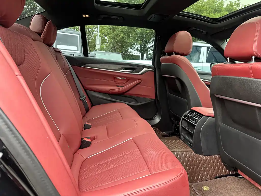 BMW 5 Series — миниатюра 12
