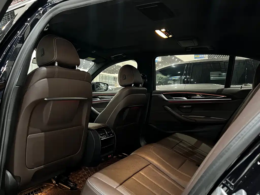 BMW 5 Series — миниатюра 6