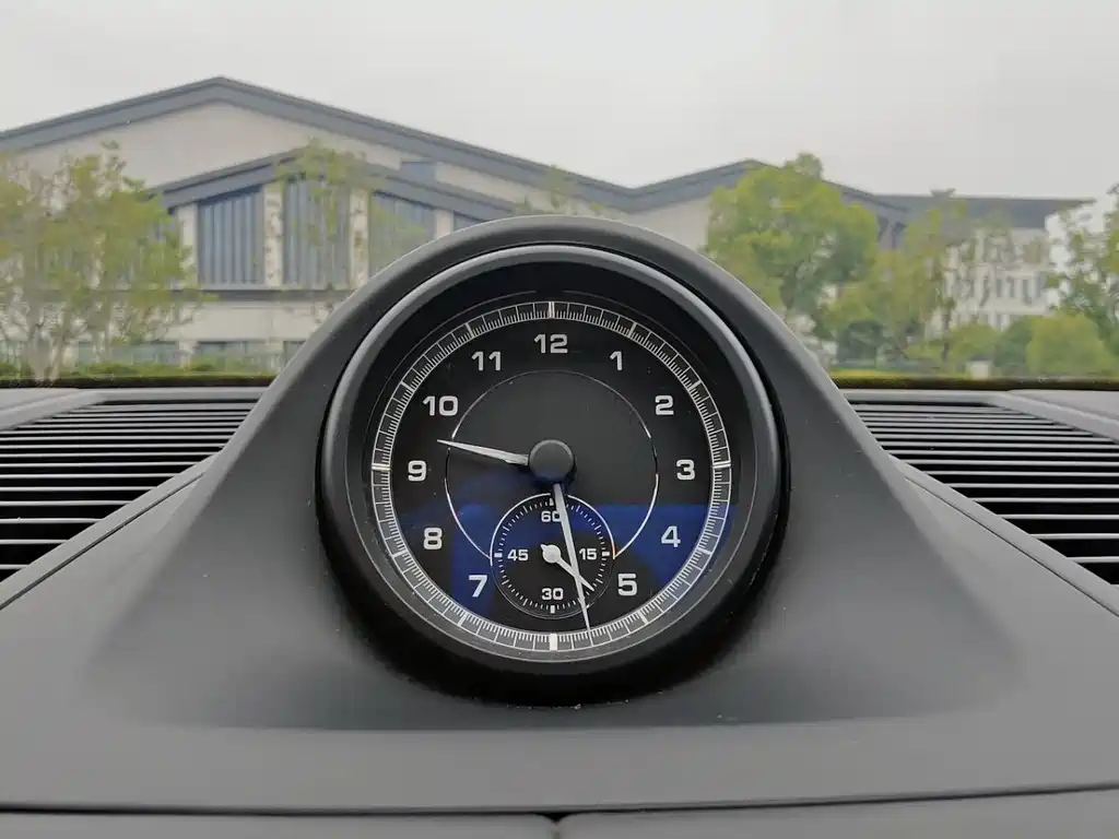 Porsche Macan — миниатюра 14