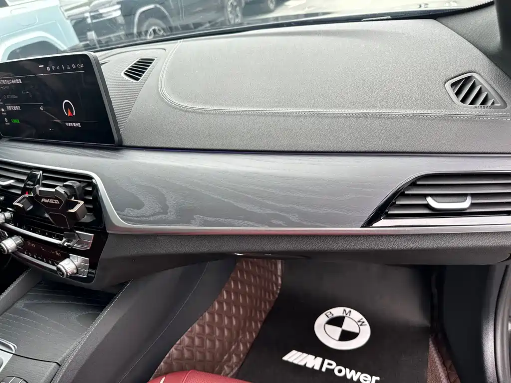 BMW 5 Series — миниатюра 16
