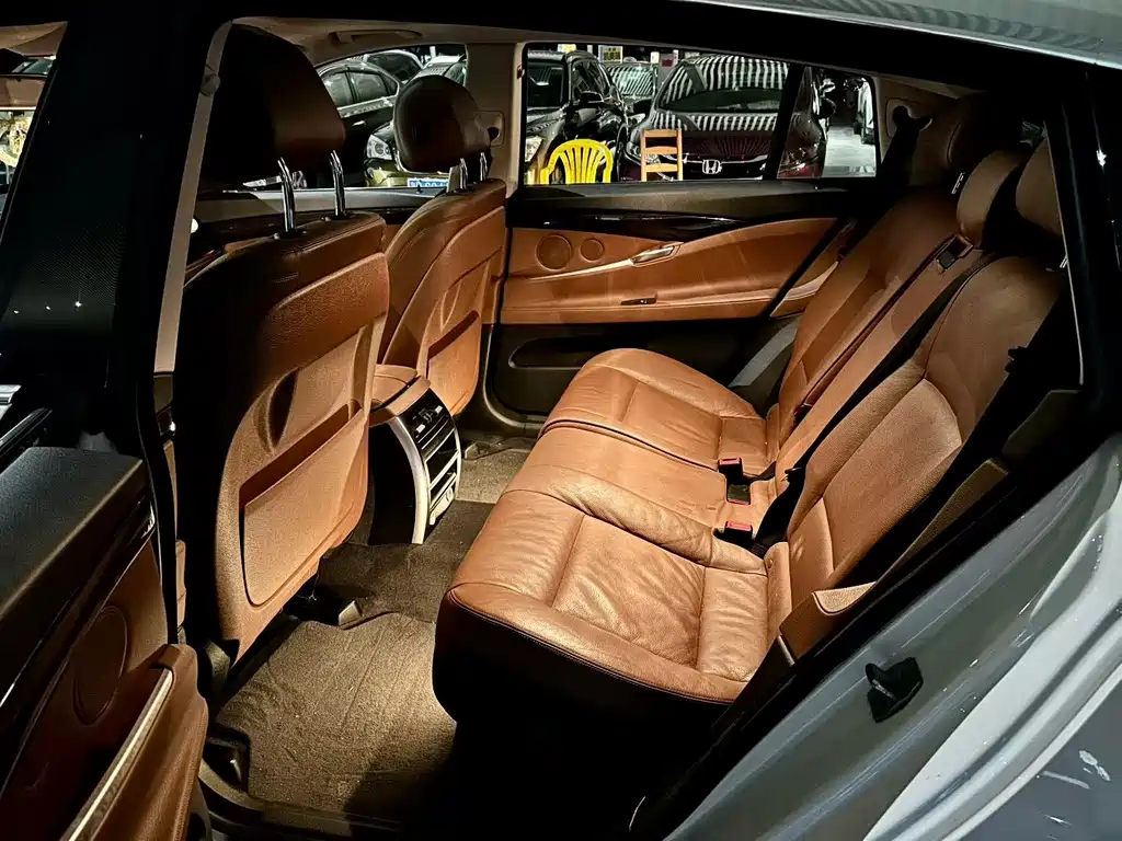 BMW 5 Series GT — миниатюра 4