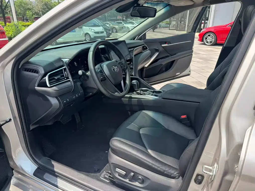 Toyota Camry — миниатюра 10