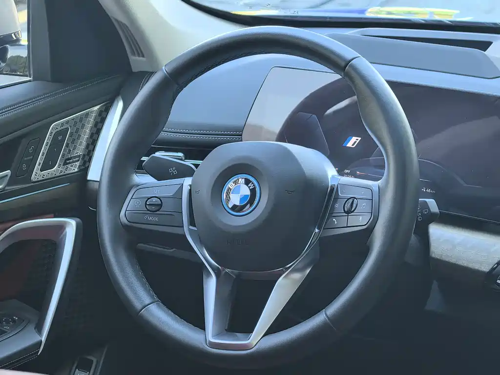 BMW iX1 — миниатюра 13