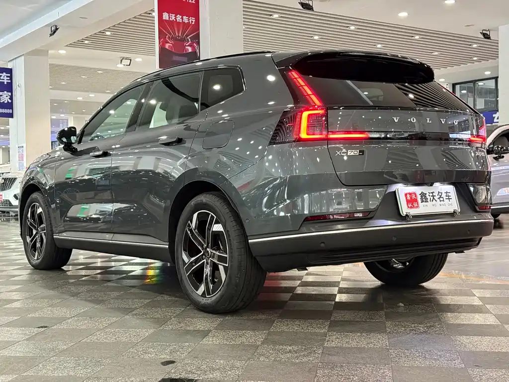 Volvo XC70 PHEV — миниатюра 4