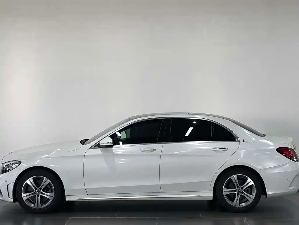 Mercedes-Benz C-Class — миниатюра 2