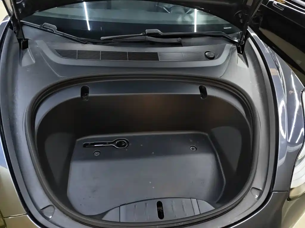 Tesla Model 3 — миниатюра 20