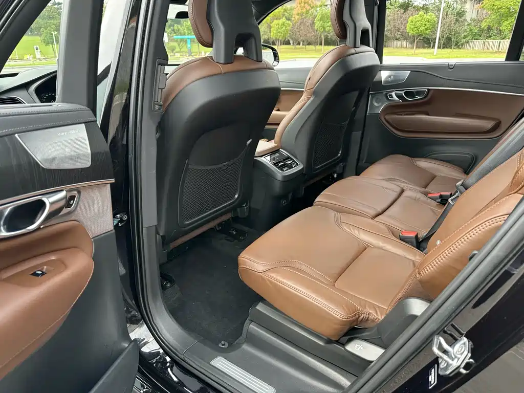 Volvo XC90 — миниатюра 9