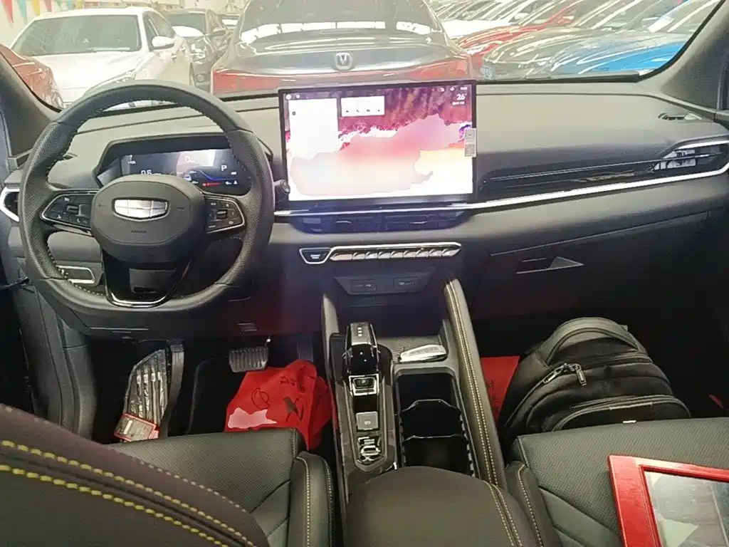 Geely Binyue — миниатюра 10