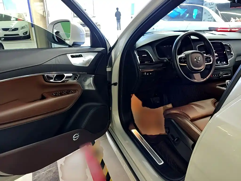 Volvo XC90 PHEV — миниатюра 16