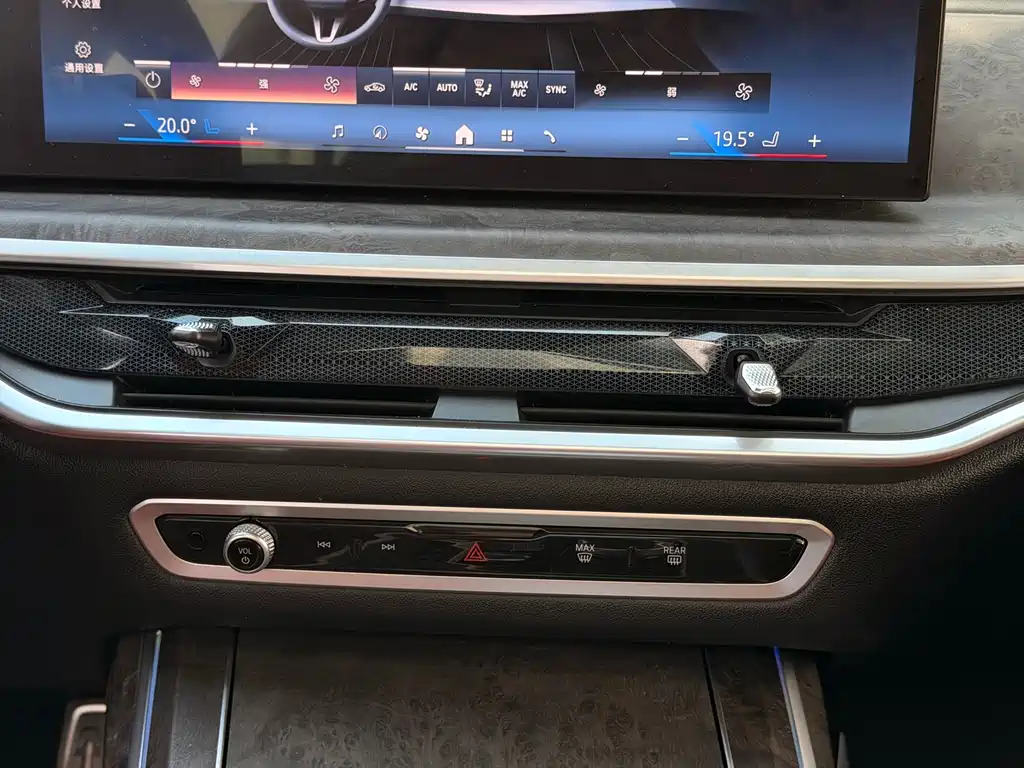 BMW X7 — миниатюра 21
