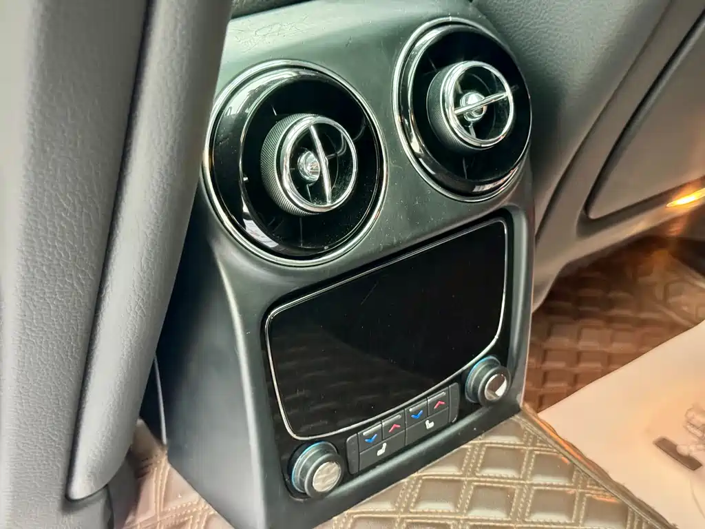 Jaguar XJ — миниатюра 16