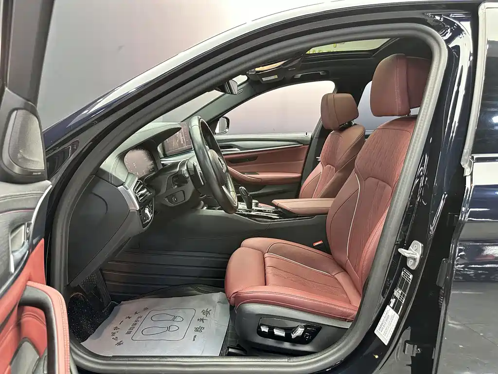BMW 5 Series — миниатюра 8