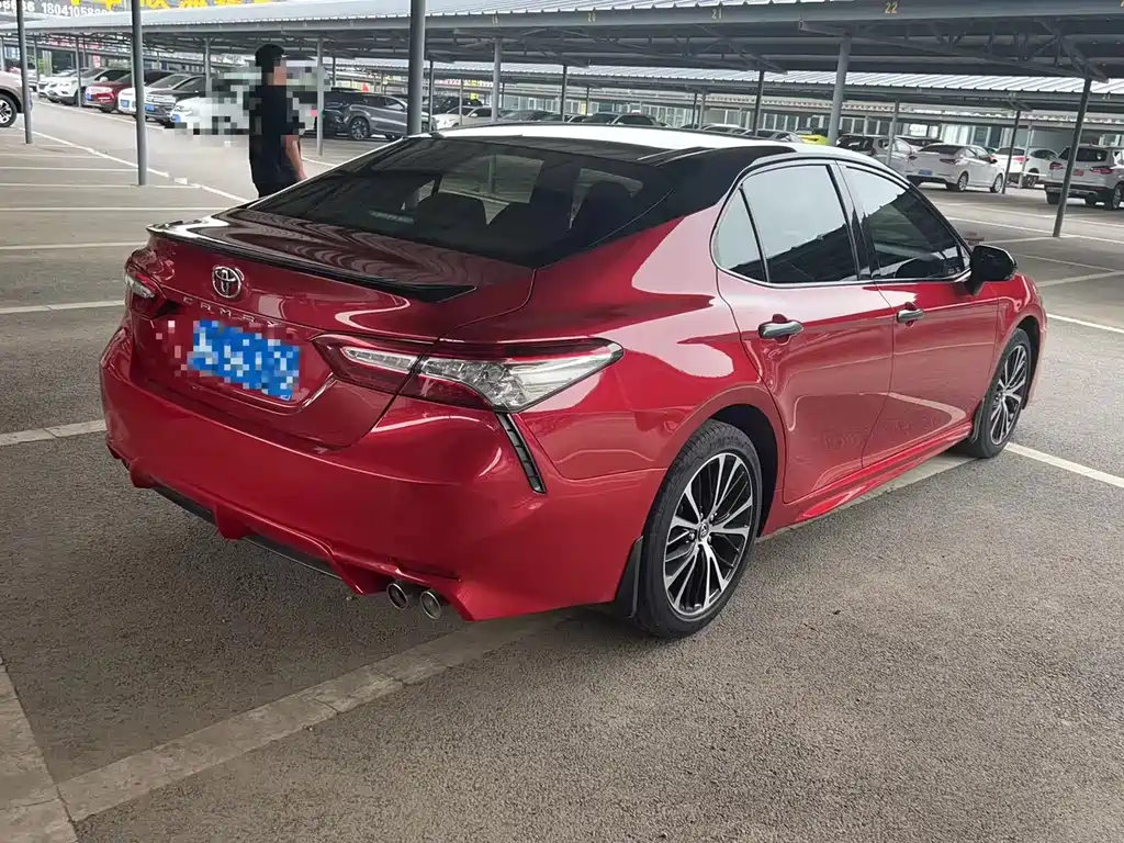 Toyota Camry — миниатюра 8