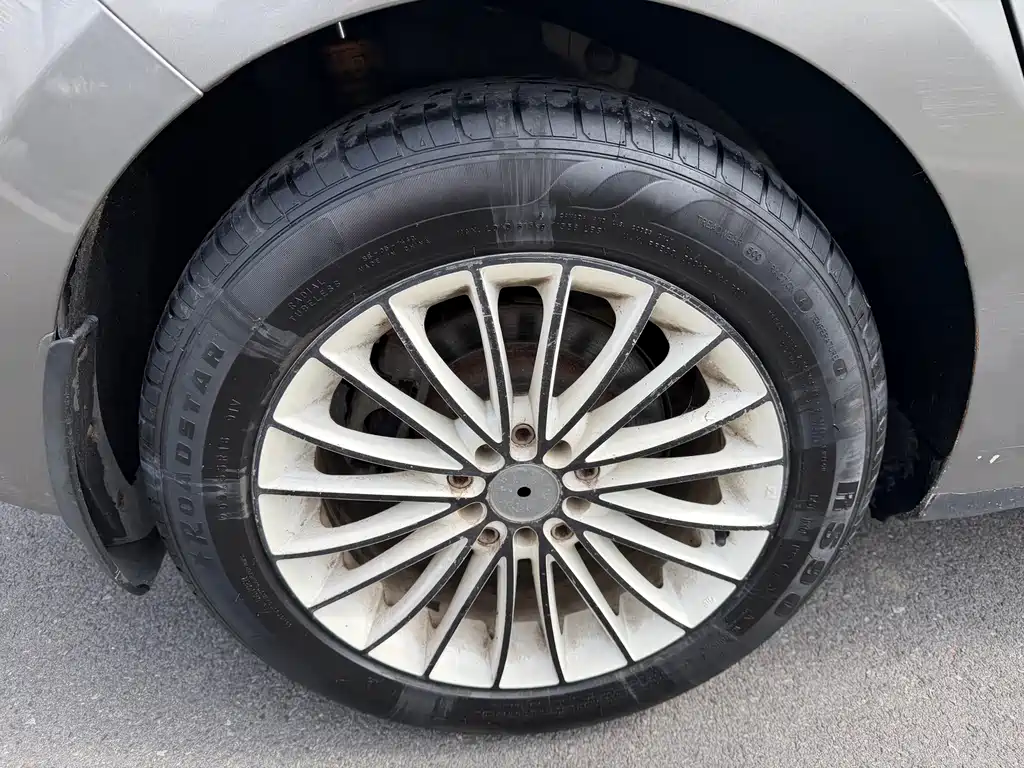 Kia Carens — миниатюра 12