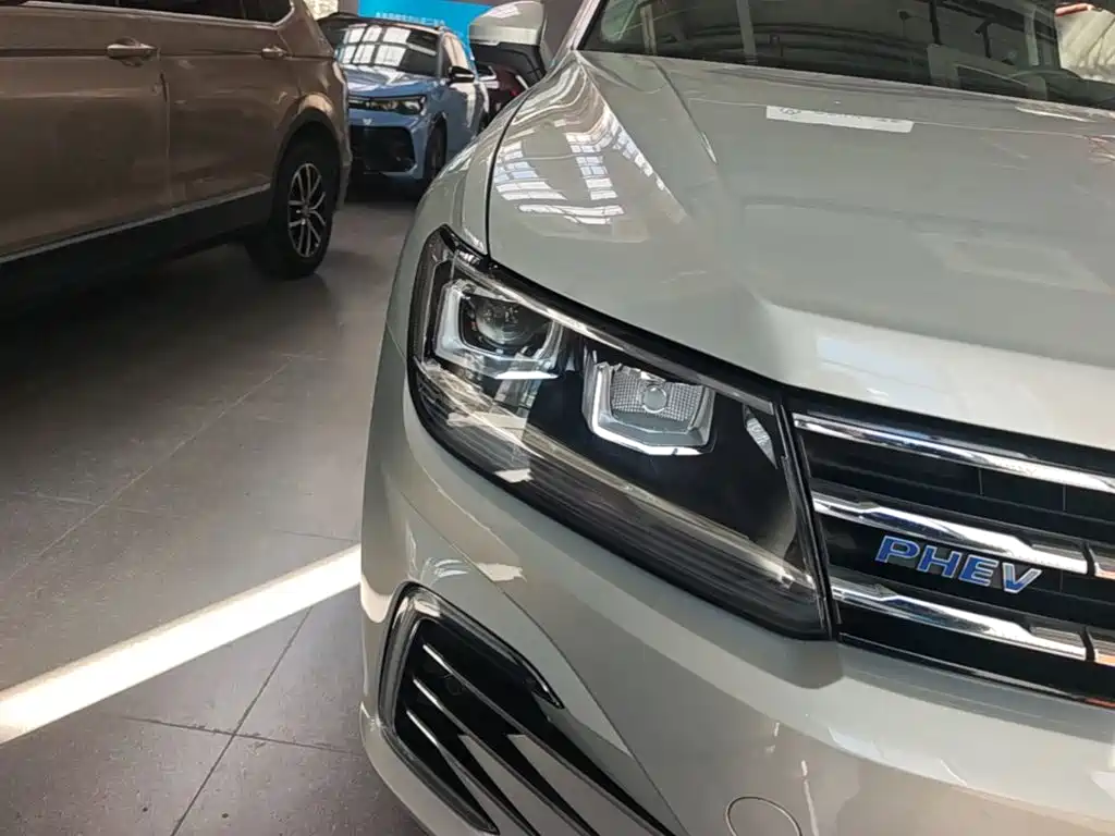 Volkswagen Tiguan L PHEV — миниатюра 11