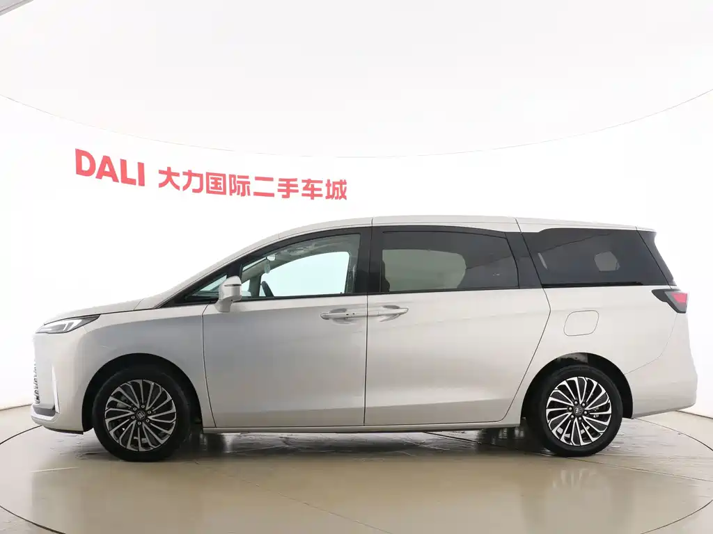 Buick GL8 Hybrid — миниатюра 4